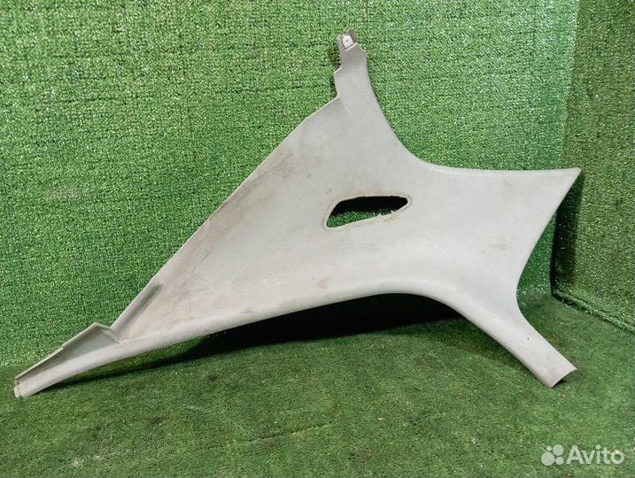 Накладка стойки задней правой Mitsubishi Carisma