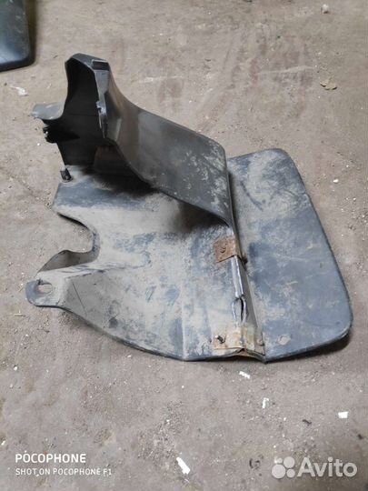 Брызговик левый Toyota Land Cruiser Prado 120