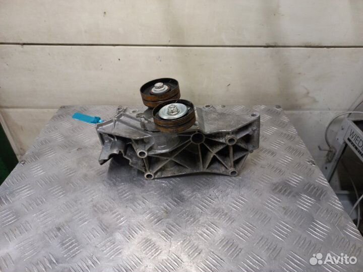 Кронштейн генератора Skoda Octavia Tour 1.4 16V