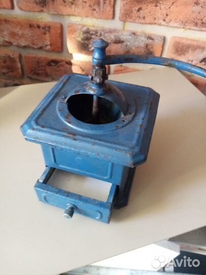 Антикварная мельница для специй