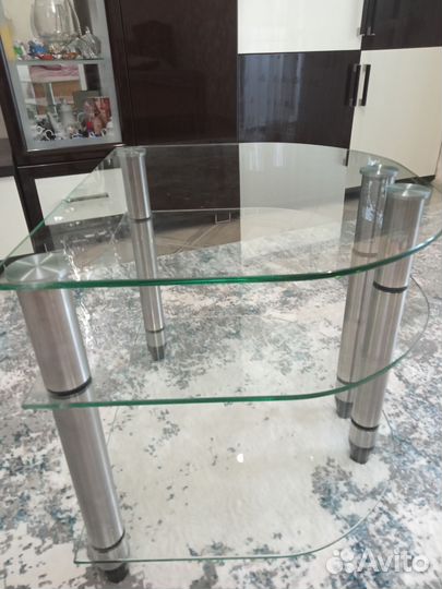 Стеклянная тумба под телевизор