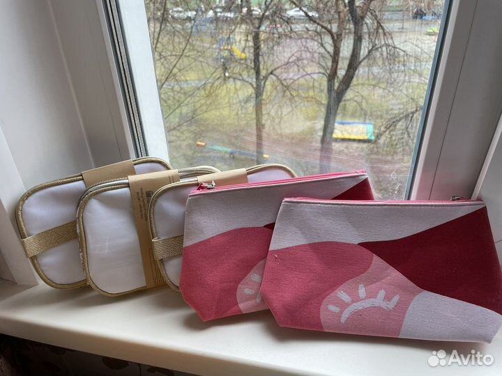 Косметички Ив Роше