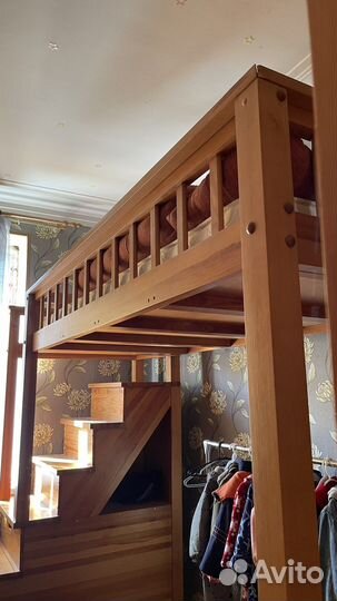 Детская двухэтажная кровать