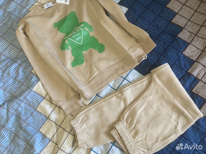 Костюм женский новый