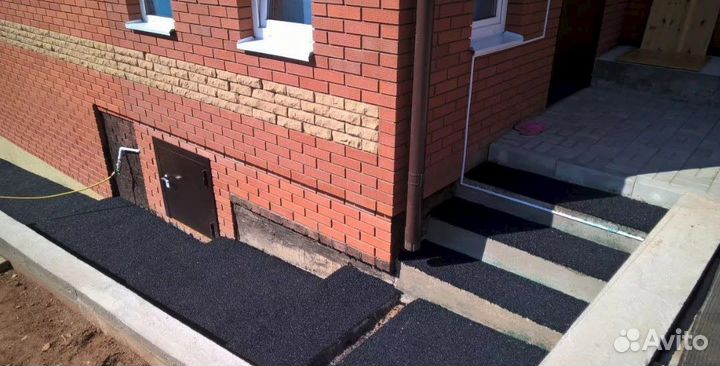 Резиновое покрытие для отмостки и дома