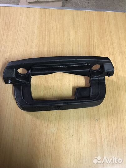 Уплотнитель панели замка Tesla Model 3