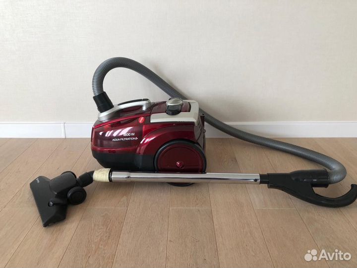 Пылесос Vitek с аквафильтром