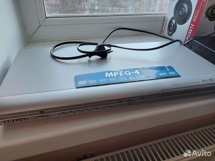DVD проигрыватели 2 шт