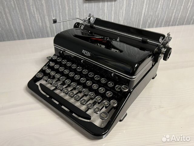 Пишущая (печатная) машинка Royal Quiet De Luxe