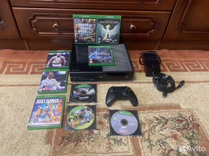 Xbox ONE 500GB в отличном состоянии