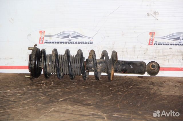 Стойка зад право c Subaru Legacy BH5 EJ201