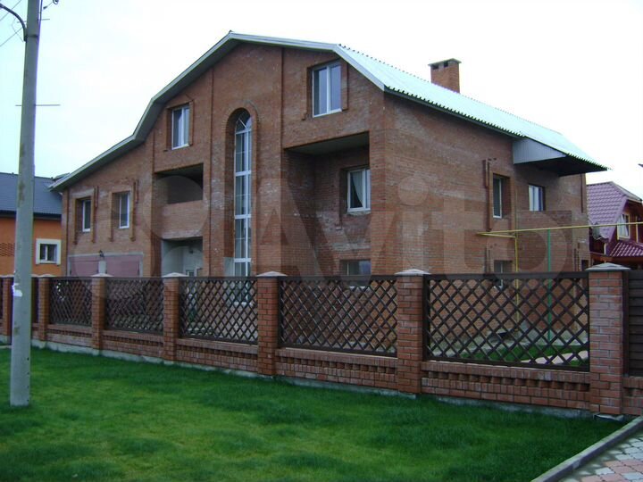 Коттедж 705 м² на участке 16 сот.