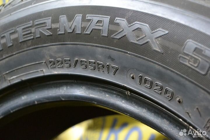 Dunlop Winter Maxx SJ8 225/65 R17