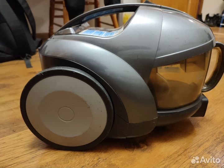 Пылесос LG 1800 W