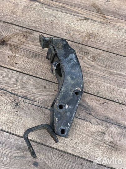 Кронштейн кпп Daewoo Nexia 1.6