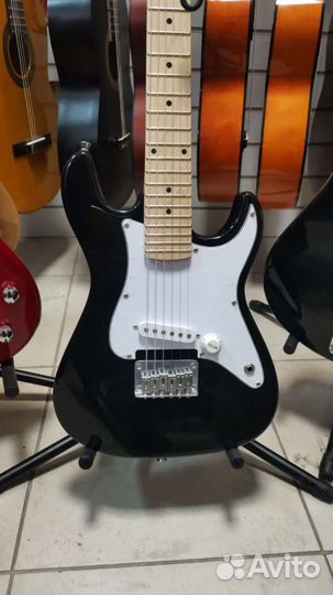 Электрогитара уменьшенная Caraya E100BK