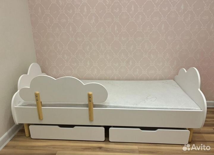 Детская кровать с бортиком