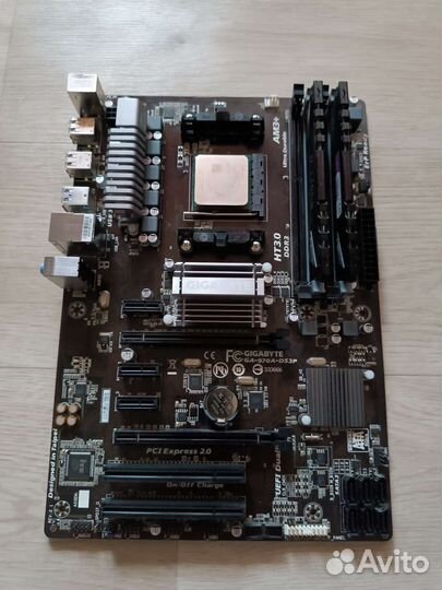 Материнская плата с процессором и памятью