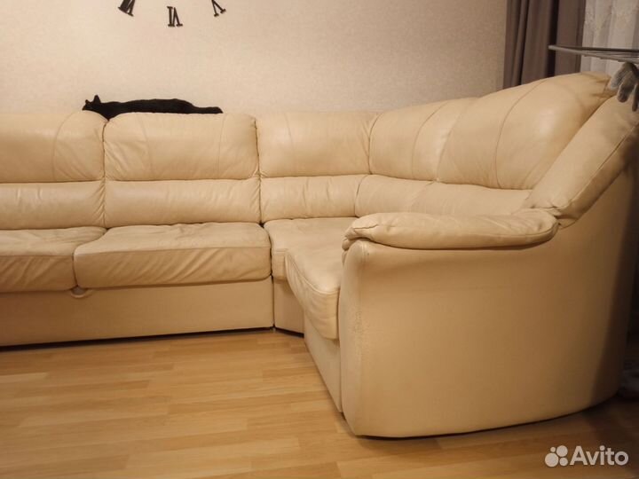 Кожаный угловой диван бу