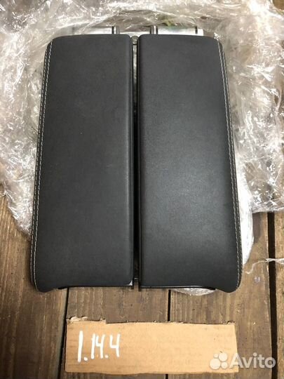 Подлокотник Range Rover Velar l560