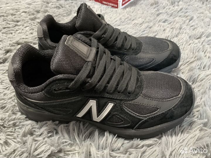 Кроссовки женские