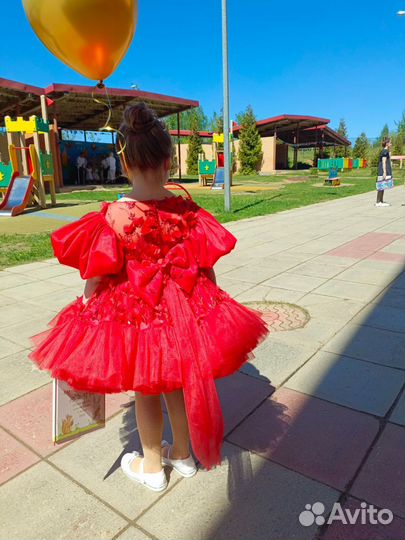Нарядное платье для девочки 128