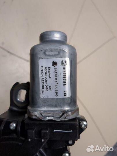 Двигатель стеклоочистителя задний Skoda Roomster