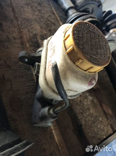 Главный тормозной цилиндр Nissan bluebird EU14