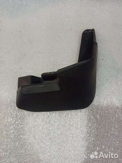 Брызговик передний правый Chevrolet Lanos