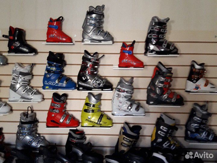 Горные лыжи, сноуборды, ботинки в ассортименте