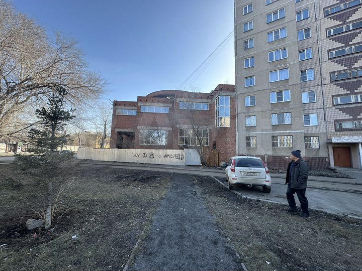 Здание, 2500 м²