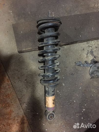 Тойота прадо 90 передний амортизатор взборе