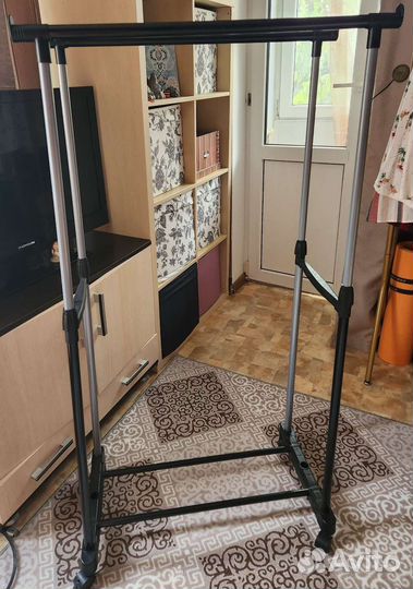 Вешалка напольная для одежды