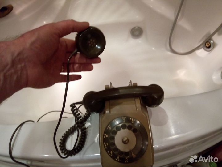 Старинный телефон