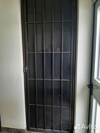 Решетка металлическая. Размер 241 на 82,5 см