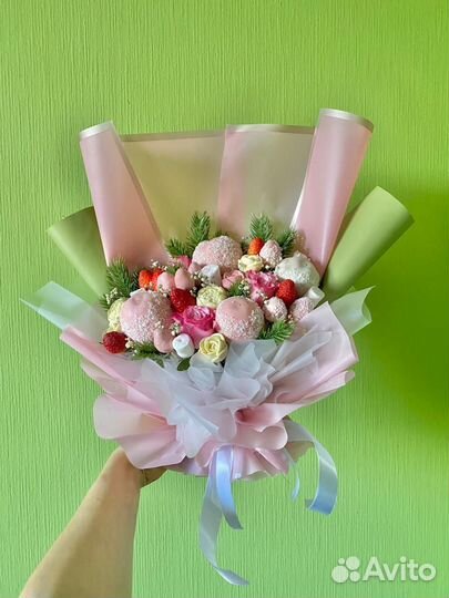 Букет Розовый шарм. Букет из фруктов в шоколаде