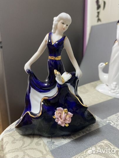 Статуэтка фарфоровая Салфетница Ваза Девушка