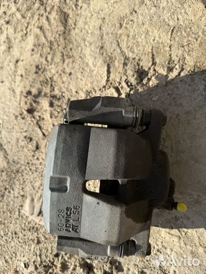 Передние тормозные суппорта Toyota camry vx70