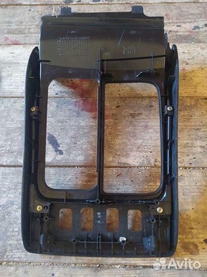 Lexus GS300 Консоль салона (кулисная часть)