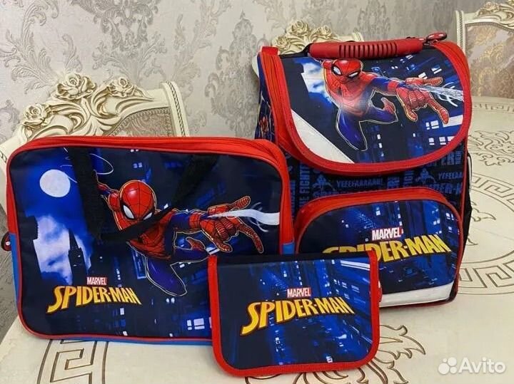 Школьный рюкзак с человеком пауком с аксессуарами