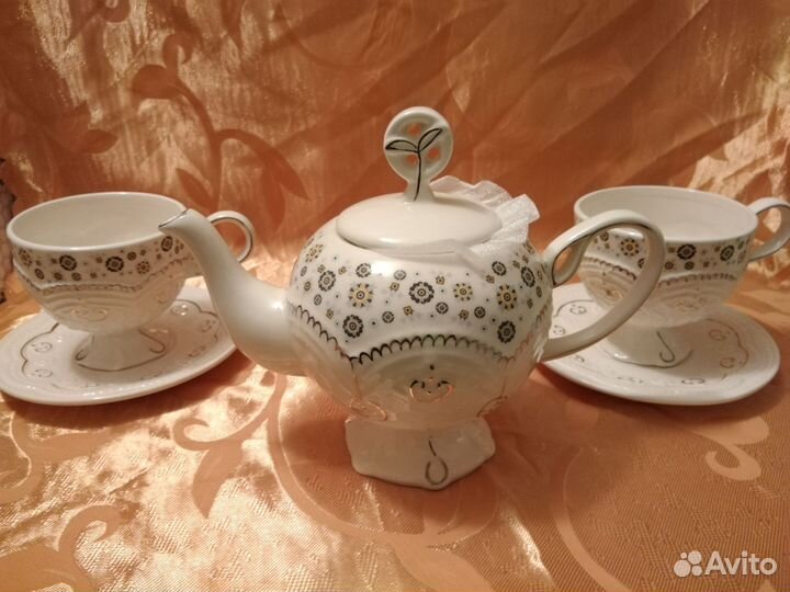 Новый керамический чайный сервиз с цейлон. чаем