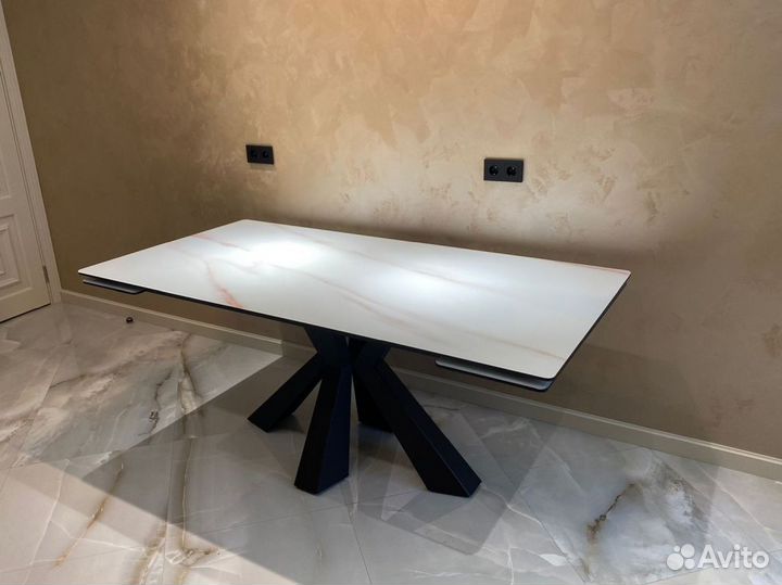 Стол повашимразмерам SVR-21943