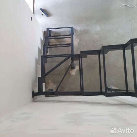 Металлокаркас лестницы
