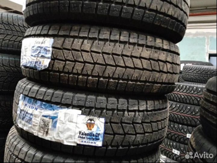 Sailun Ice Blazer Arctic SUV 215/65 R17 99T
