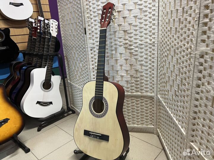 Гитара натуральная