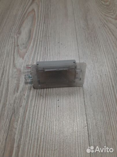 Плафон Подсветка фонарь салона Nissan X-trail T32