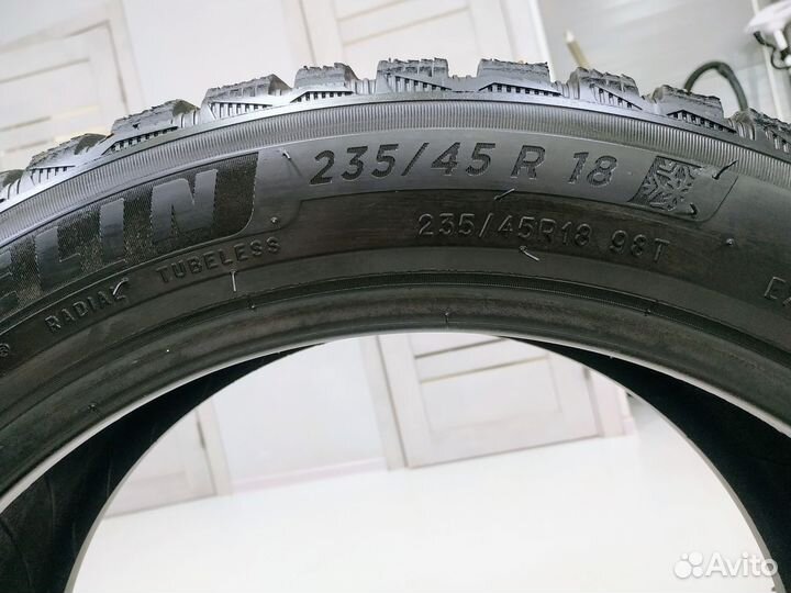 Michelin X-Ice North 4 235/45 R18 98T