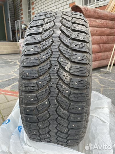 Bridgestone Blizzak Spike-01 215/55 R16
