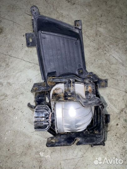 Фара противотуманная правая MN161022 Mitsubishi La