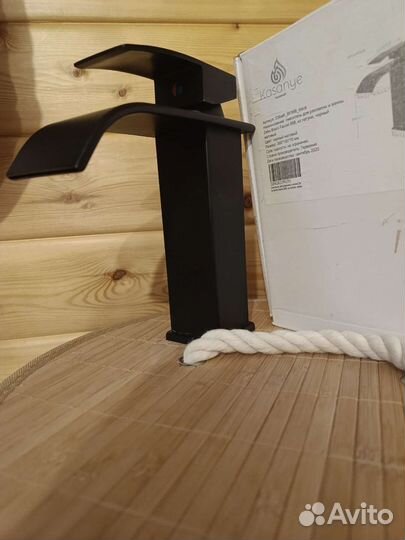 Смеситель для раковины черный